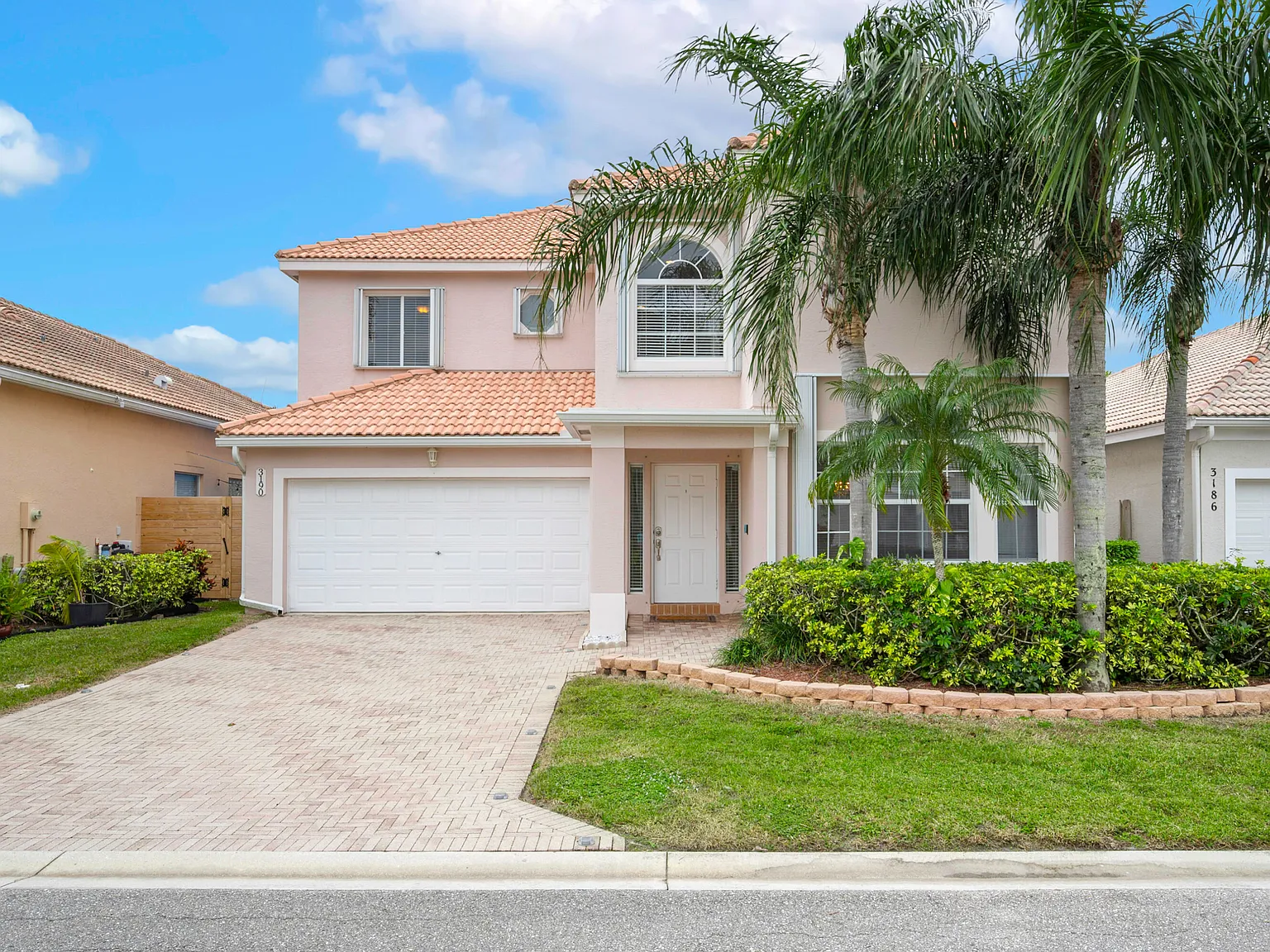 4 bed, 2.5 bath, 2742 sqft, $4,200 — Photo 1