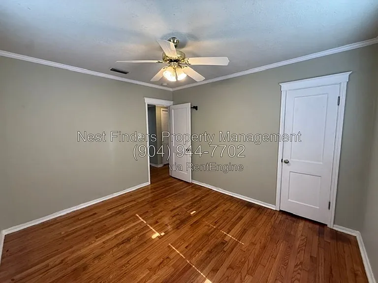 1309 Macarthur St — Photo 18