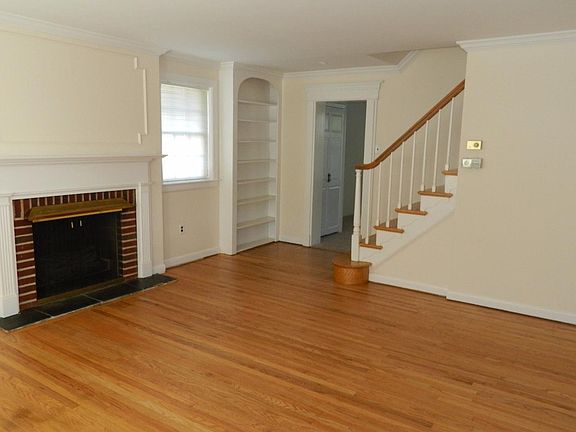 3rd image of 1515 N Hills Ave
