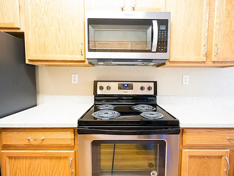 Lincoln Gardens Apartments — Photo 11