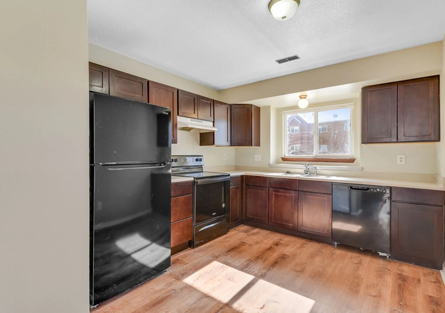 2BD/1BA in Park Hill Neighborhood! — Photo 4