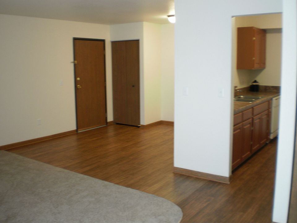 1st image of 1060 Pinegrove Dr APT 103