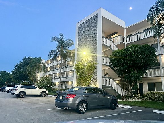 2nd image of 2026 Oakridge D