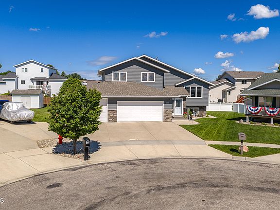 4th image of 800 Dianes Ct NE