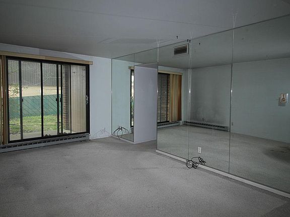 2nd image of 425 W Willow Ct APT 133