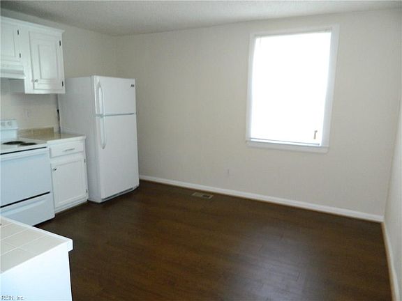 5th image of 327 W 30th St #A