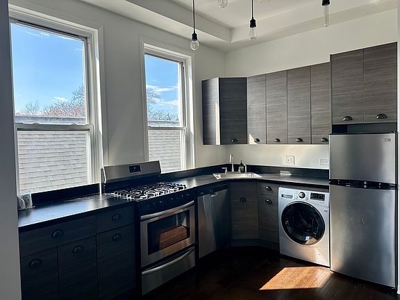 4th image of 2121 W Superior St #3R