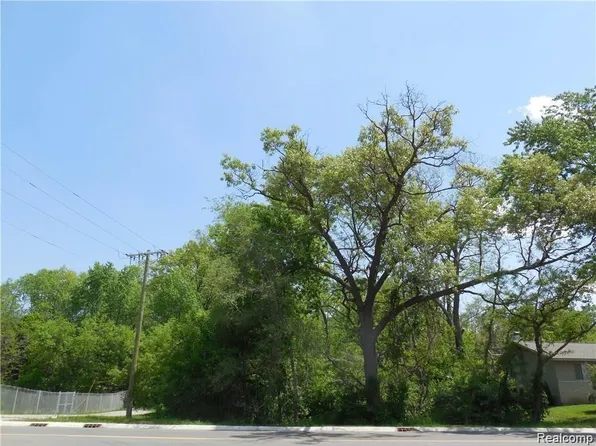 1 Haggerty Rd, West Bloomfield, MI 48322