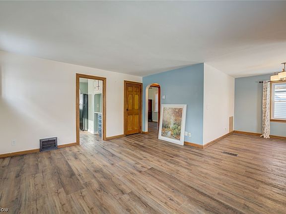3rd image of 160 Pasadena Ave