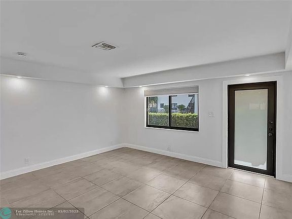 4th image of 216 NW 25th St #216