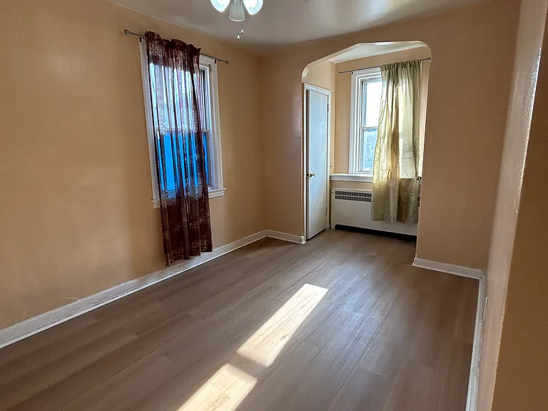 1434 E Hunting Park Ave #1 — Photo 2