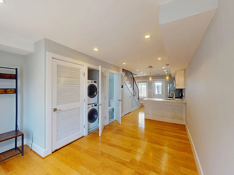 1530 Levis St NE — Photo 6