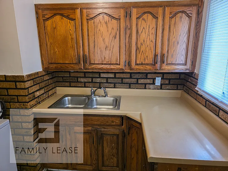732 Saint Nicholas Dr — Photo 10