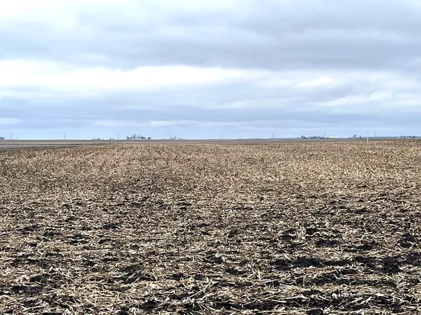 1305 Connors Rd, Clinton, IL 61727