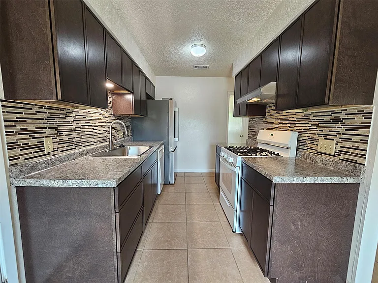 6800 Lunar Dr #B — Photo 9