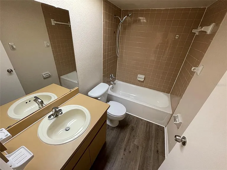 750 Zella Ln — Photo 16