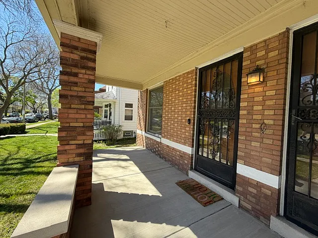 2755 N Downer Ave — Photo 2