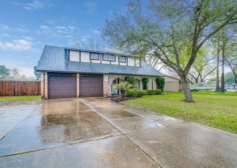 2nd image of 2205 Colonial Ct N