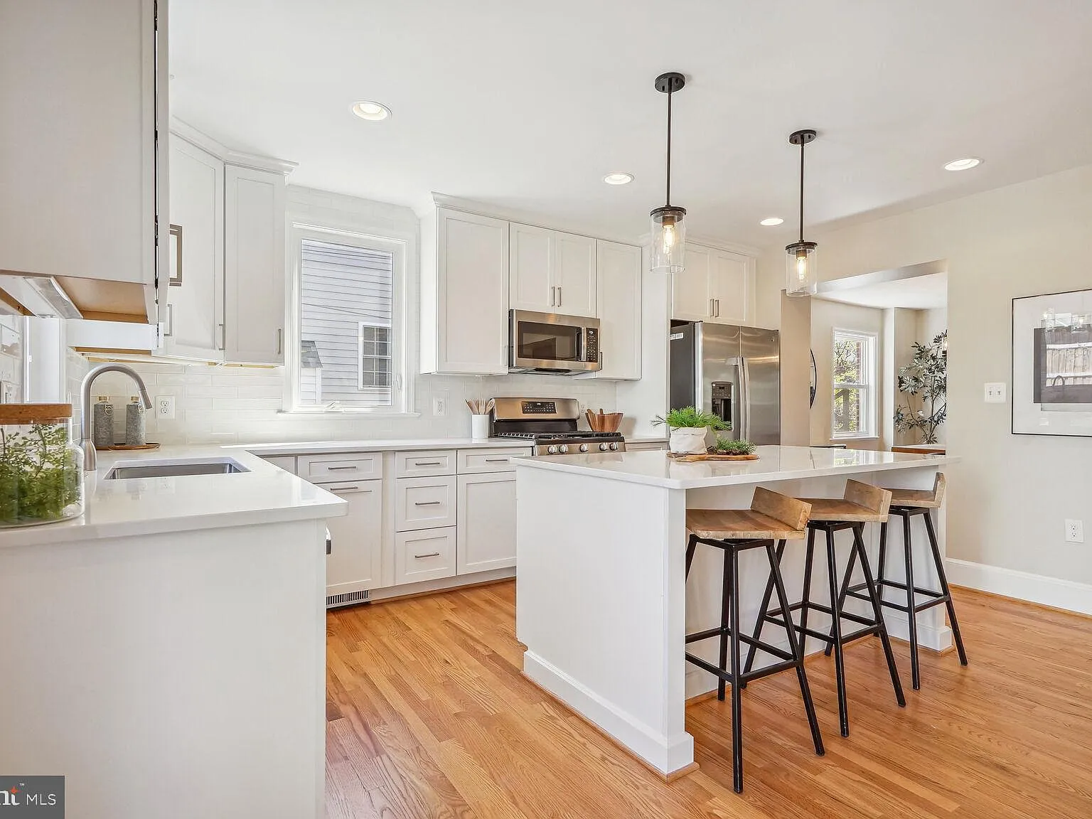 6 bed, 2927 sqft, $6,500 — Photo 4