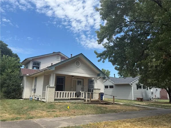 1012 W 4th St, Coffeyville, KS 67337