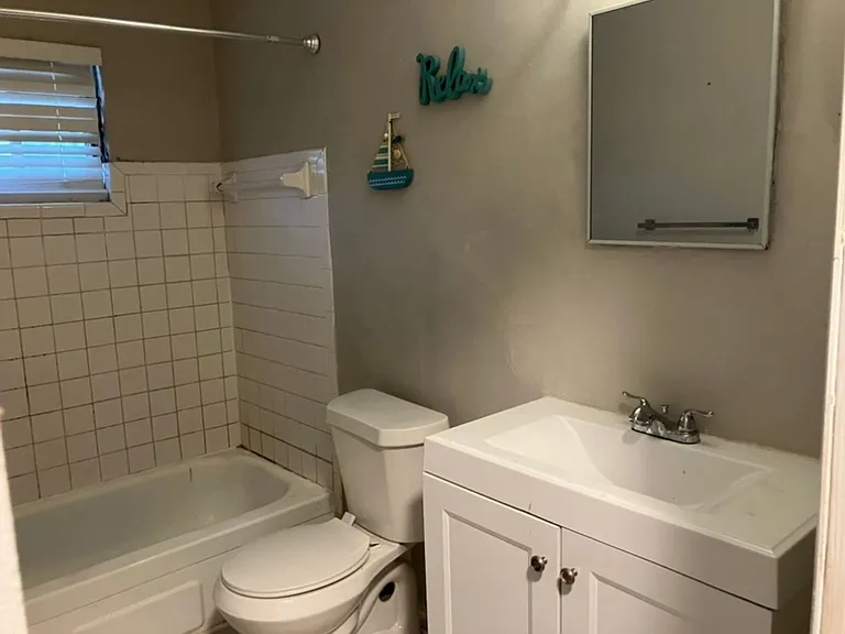 635 W 26th St — Photo 20