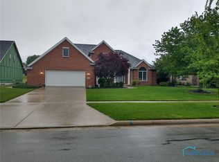 607 Pine Valley Dr, Bowling Green, OH