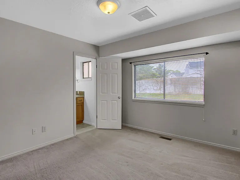 1179 E 2450 N — Photo 11