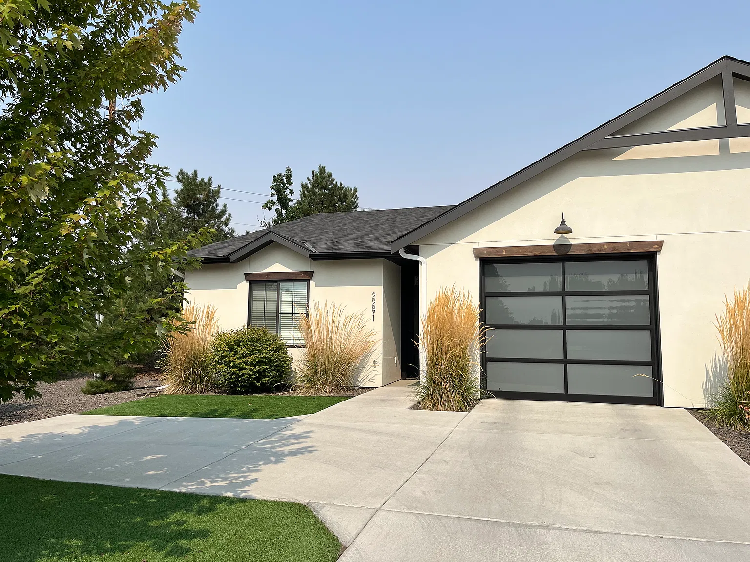 3 bed, 1625 sqft, $2,400 — Photo 1
