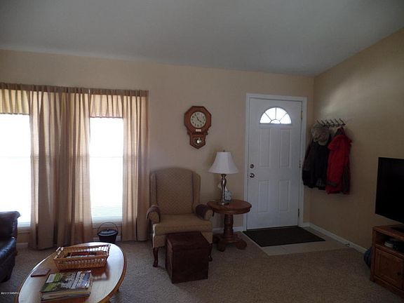 3rd image of 616 Cherry Ave