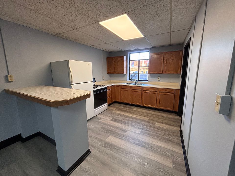 2nd image of 364 High St #229