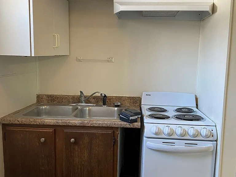 Park Apartments — Photo 22