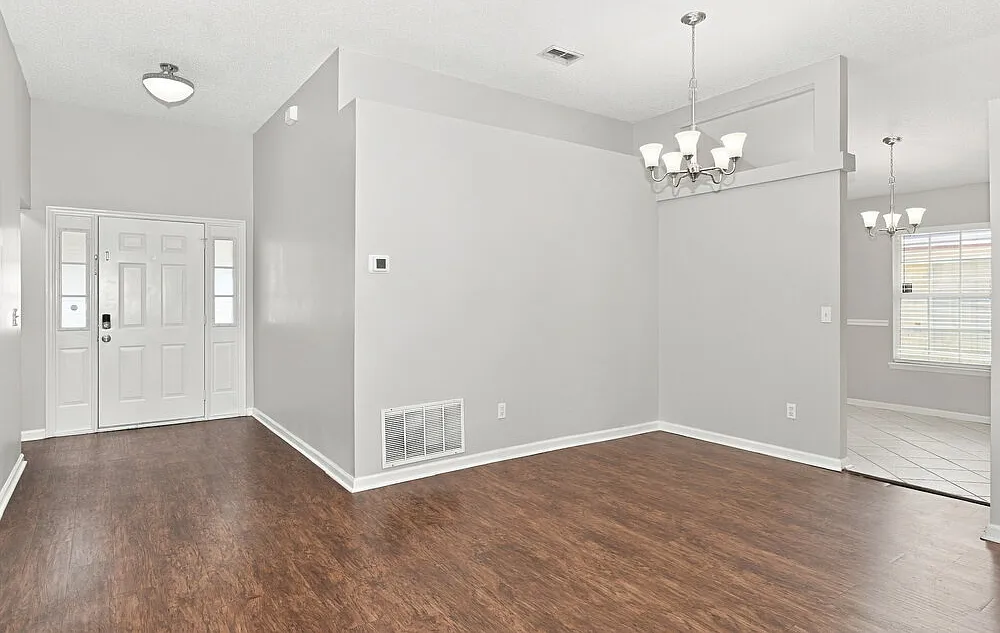 4 bed, 2.0 bath, 1764 sqft, $2,270 — Photo 4