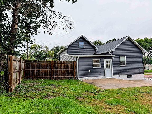 5th image of 600 6th St SE