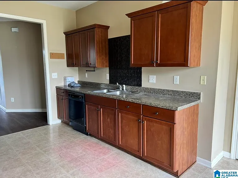 1004 Medinah Dr — Photo 10
