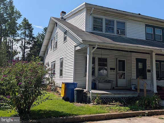 4th image of 3019 Dickinson Ave