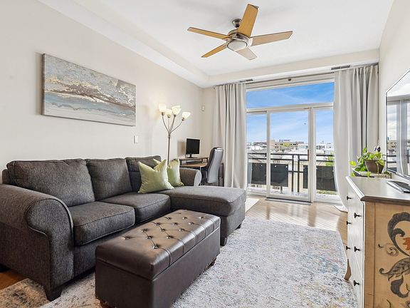 3rd image of 2337 W Wolfram St APT 413