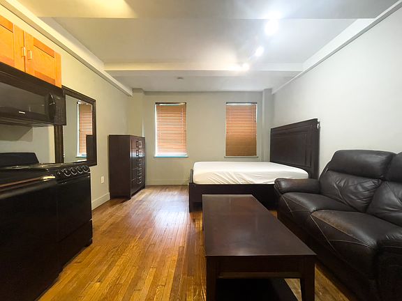 3rd image of 11 Waverly Pl APT 10N