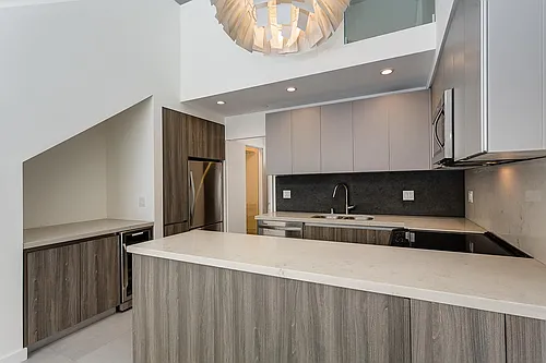 900 Wilshire Blvd #1 Photo 1