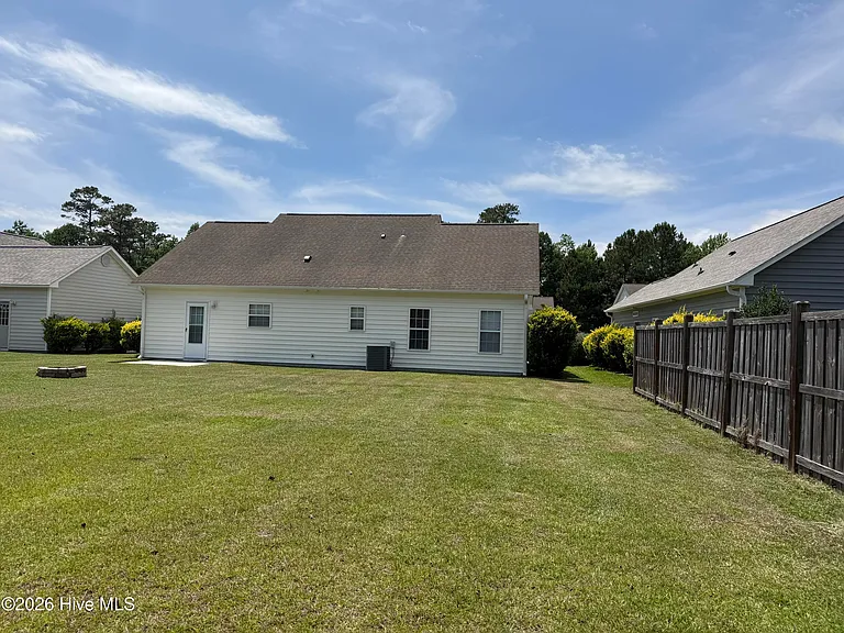 136 N Palm Dr — Photo 16