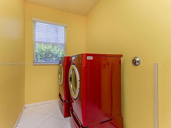 4th image of 14388 NW 15th St
