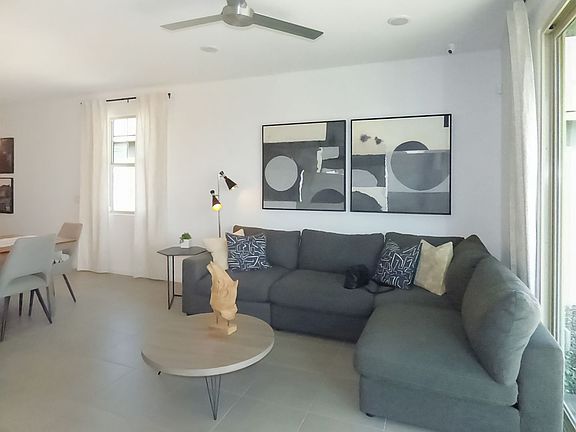 4th image of 11038 W Luxton Ln