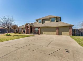 412 Hummingbird Trl, Crowley, TX 76036