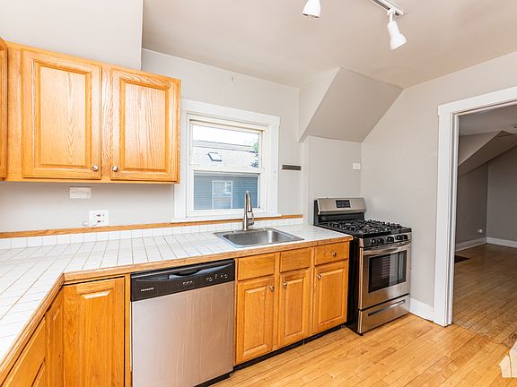 3rd image of 4153 N Whipple St #2
