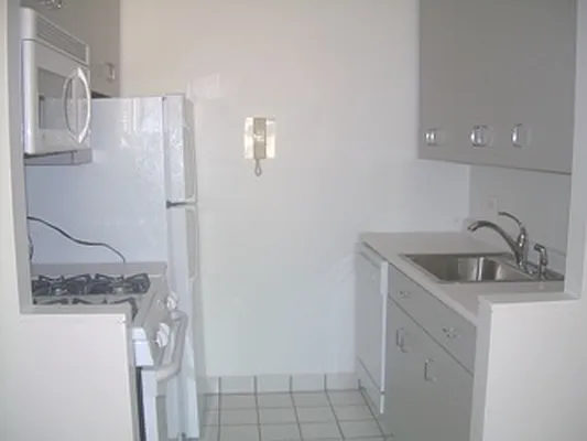 Rented by City Connections Realty | media 8