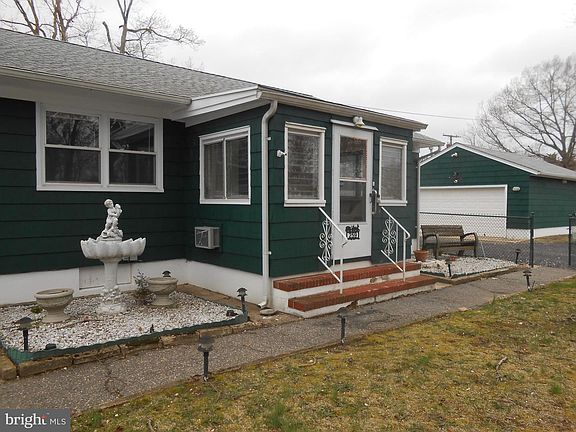 3rd image of 259 Station Dr