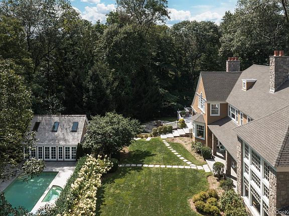 3rd image of 284 W Patent Road