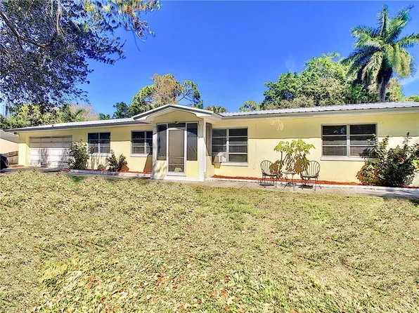 52 W North Shore Ave, North Fort Myers, FL 33903