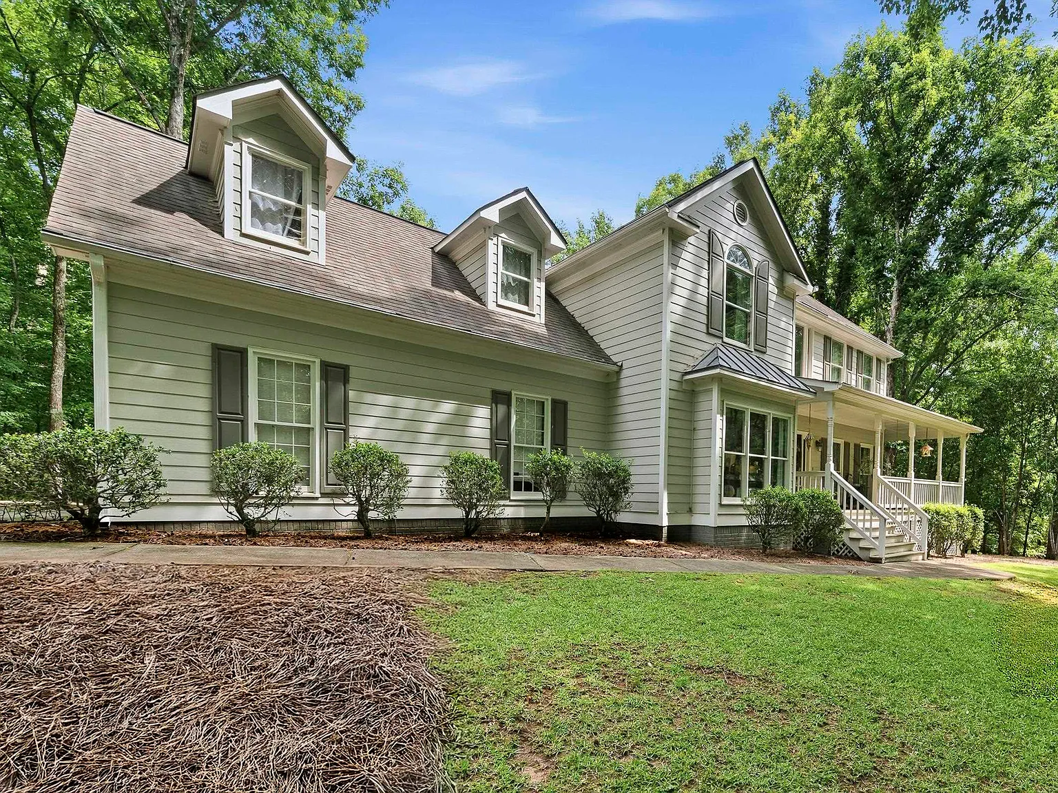 4 bed, 2.5 bath, 2717 sqft, $2,850 — Photo 1