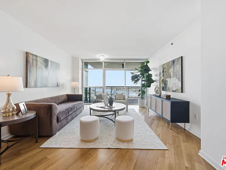 13650 Marina Pointe Dr #1603 — Photo 2