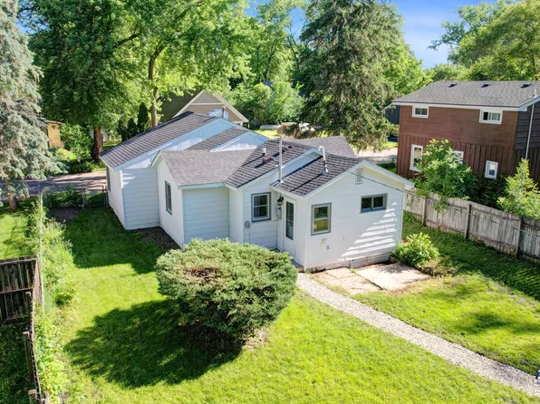 25 Fairfax Rd, Fox Lake, IL 60020